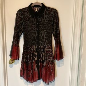 Lindi animal print long sleeved 100% polyester midi dress. Size M. EUC.